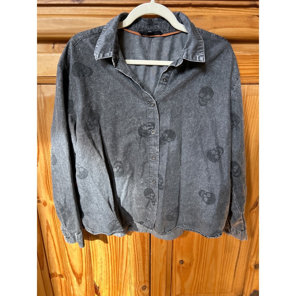 Jane + Delancey Gray Acid Wash Skull Print Button Down Shirt Cotton Womens M